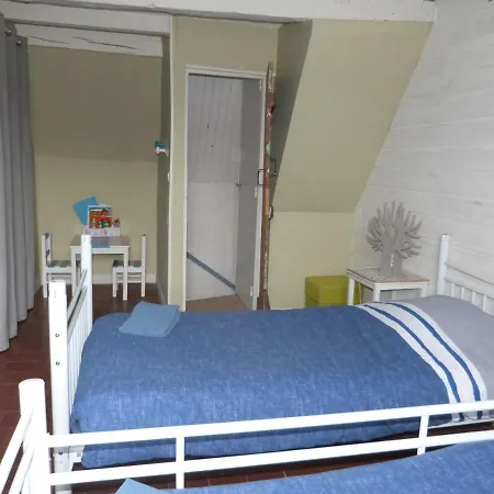 Maison Atypique Pêcheur 6 Personnes Et Bébé Proche Bord De *