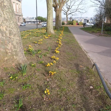 Maison Atypique Pêcheur 6 Personnes Et Bébé Proche Bord De *